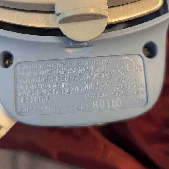 Hamilton Beach Travel Iron W Steamer Lint Brush & Storage Bag Dual Voltage Model - Picture 11 of 11